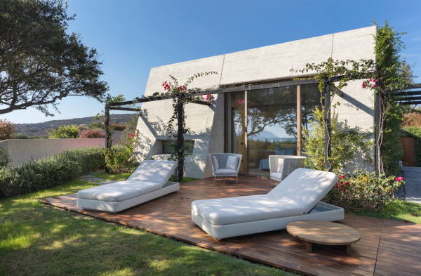 Villenanlage der Siebzigerjahre auf Sardinien umgebaut