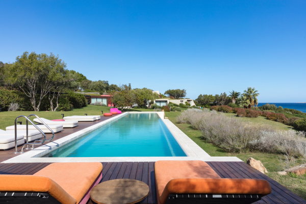 Villenanlage der Siebzigerjahre auf Sardinien umgebaut