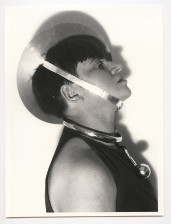 Marianne Brandt, Selbstportrait anlsslich des Metallischen Festes, Februar 1929