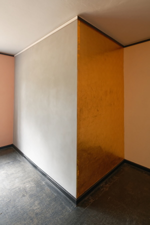 Meisterhaus Kandinsky/Klee, April 2019, Wohnzimmer Haus Kandinsky - Geschlossener Durchgang - Goldnische
