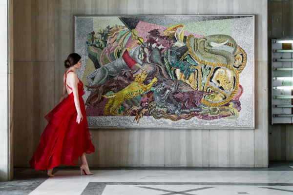 ... und einem Mosaik von Henri-Pierre Fortier in der Lobby.