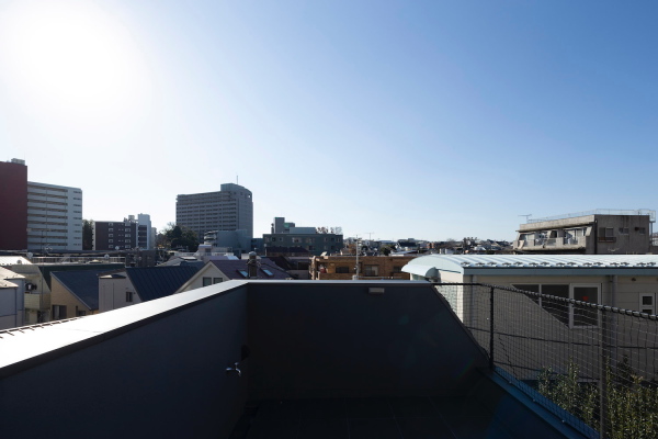 Die Dachterrasse bietet Platz fr Familie und Freunde.