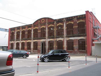 Industriebau in Dsseldorf zum Modezentrum umgebaut