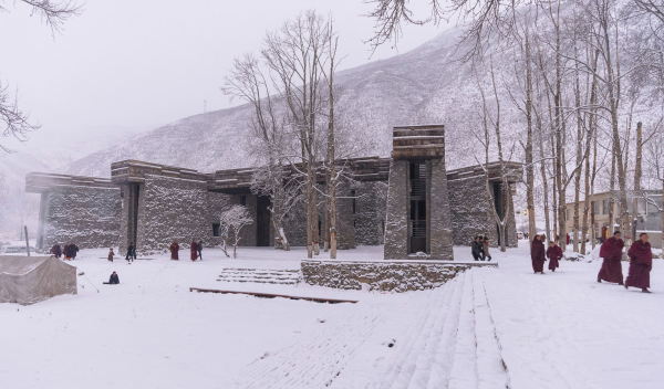 Jianamani Visitor Center in Yushu Tibetan Autonomous Prefecture, Qinghai, Zhang Li (Atelier TeamMinus)