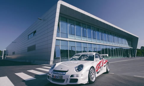Neues Porsche Motorsport-Zentrum fertiggestellt
