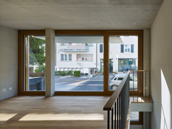 Die untere Wohnung besteht aus dem hellen Souterrain und dem Erdgeschoss.