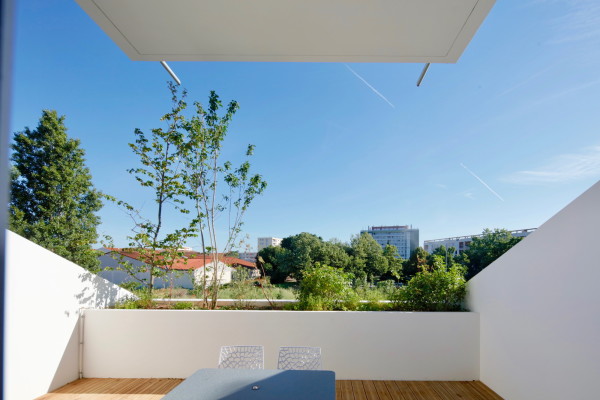 ... und Ausblicke auf das selbstgepflanzte Grn bieten.