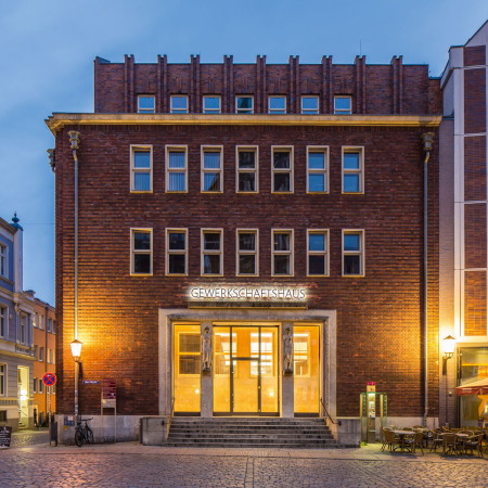 Auenaufnahme der ehemaligen Provinzialbank Stralsund, die heute im Volksmund als Gewerkschaftshaus bezeichnet wird.