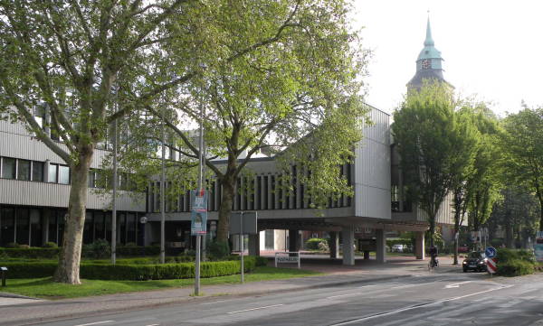 Blick auf Ratssaal und Haupteingang, 2019, Foto: Stefan Rethfeld