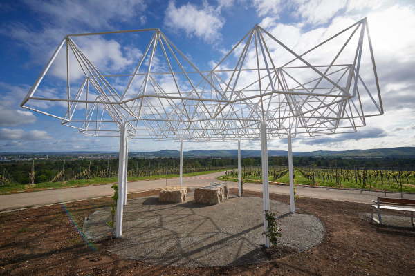 Station 15: Belvedere von Fellbach   eine filigrane, kreisrunde Pergola von Barkow Leibinger (Berlin).