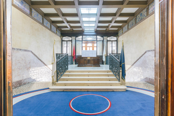 Kuratiert wurde Hillary vom Kuratorenteam Francesco Urbano Ragazzi, das auch schon Jonas Mekas in den Burger King brachte.