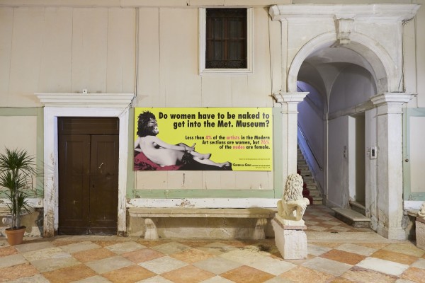 �She Persists� im Palazzo Benzon: Die Londoner Heist Gallery versammelt 22 wegweisende weibliche K�nstlerinnen und Kollektive wie die Guerrilla Girls.