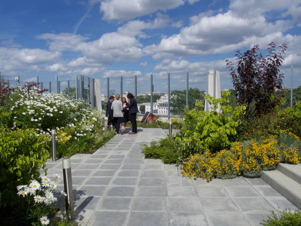 Hospitalanbau von Atelier Martel bei Paris