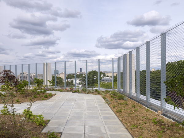 Hospitalanbau von Atelier Martel bei Paris