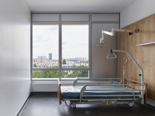 Hospitalanbau von Atelier Martel bei Paris