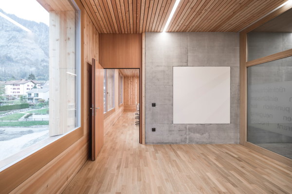 Schulerweiterung in Graubnden von moeller raupach architekten