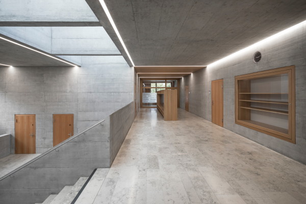 Schulerweiterung in Graubnden von moeller raupach architekten