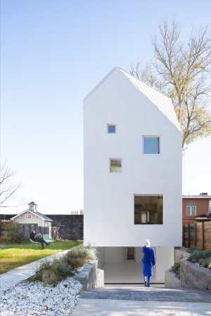 Die Straenfassade des House Gables von Jennifer Bonner, MALL (Boston) ist nur 5,5 Meter schmal.