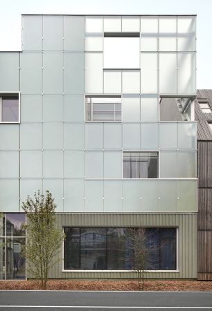 Schule bei Paris von Mikou Studio