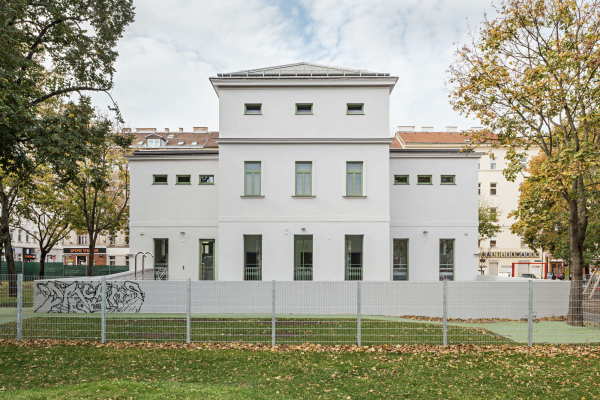 Schwimmbadsanierung in Wien von illiz architektur