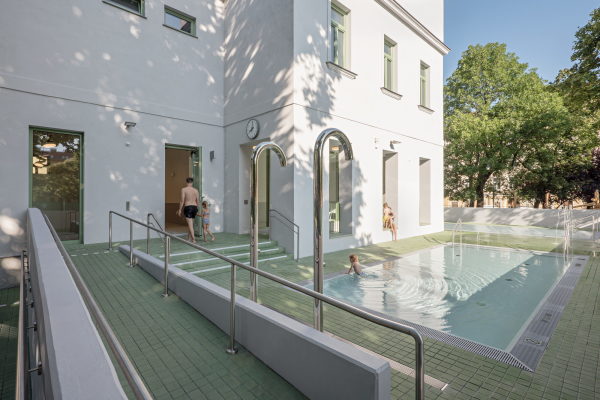 Schwimmbadsanierung in Wien von illiz architektur