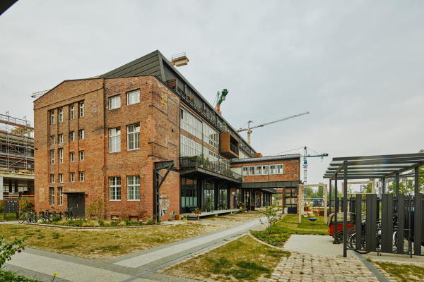 2. Preis �Bauen im Bestand�: Berlin, Umbau einer historischen Glash�tte zu Wohnungen, Eyrich Hertweck Architekten (Berlin)