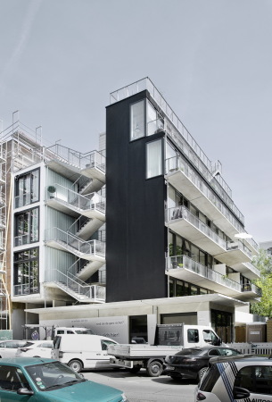 Berlin: Wohn- und Gewerbehaus, Neubau, orange architekten Tschada Weber