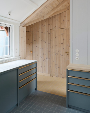 Sanierung einer Holzh�tte von Johansen Skovsted Arkitekter