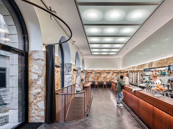 Das neue Caf im Erdgeschoss soll das Bankgebude zur Einkaufstrae hin ffnen.