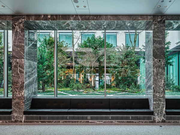 Blick in den als Garten angelegten Pelikanhof.