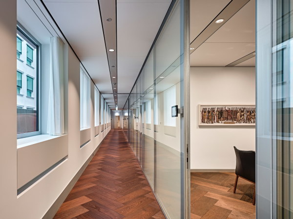 ...zieht sich durchs ganze Gebude...