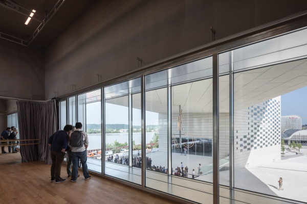 Was ist unten auf dem Platz gerade los?