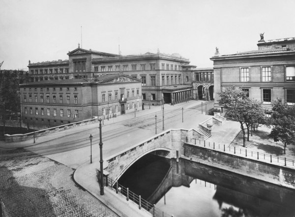 Blick von S�dwest auf den Packhof und das Neue Museum