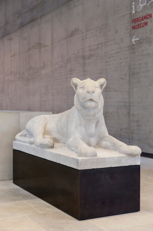 August Gauls �Liegender L�we� im oberen Foyer