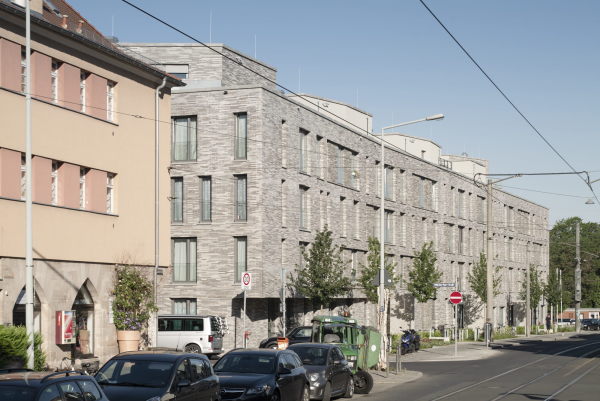 Mehrparteienhaus in Nrnberg von Blauwerk