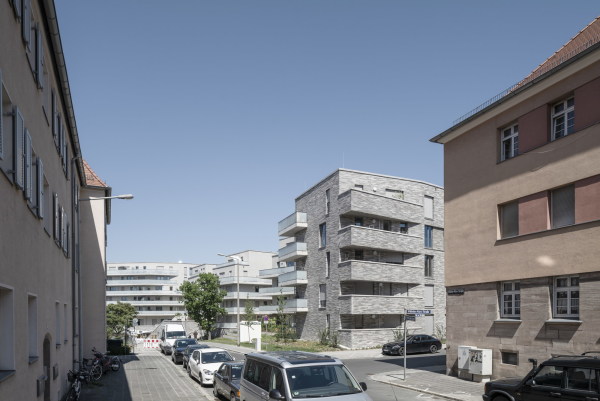 Mehrparteienhaus in Nrnberg von Blauwerk