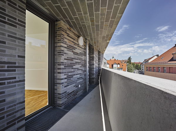 Mehrparteienhaus in Nrnberg von Blauwerk