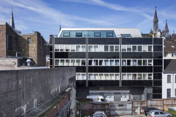 Aachener Mbelhaus-Aufstockung von CROSS Architecture
