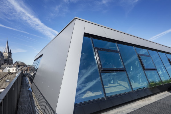 Aachener Mbelhaus-Aufstockung von CROSS Architecture