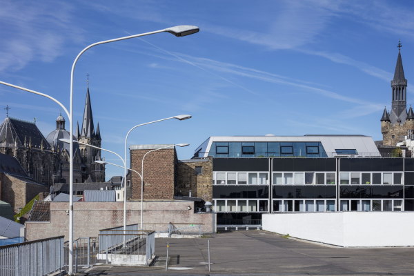 Aachener Mbelhaus-Aufstockung von CROSS Architecture