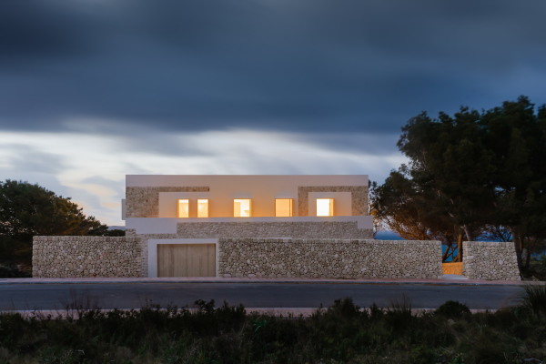 Villa auf Menorca von NOMO Studio