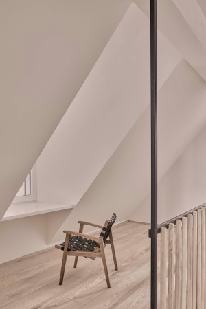 Der Schreibtisch in der Gaube.