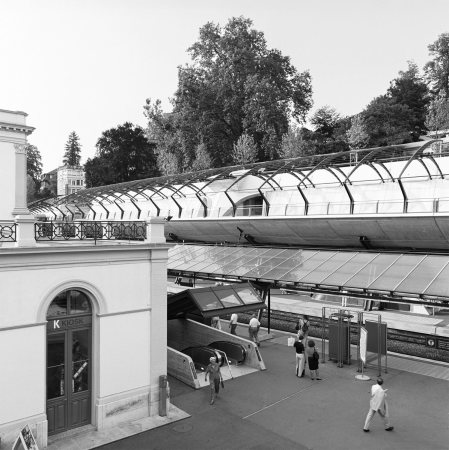Bahnhof Zrich Stadelhofen von Arnold Amsler, Santiago Calatrava und Werner Reger, 1990.