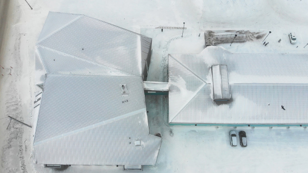 Universittsgebude im Norden Kanadas von Teeple Architects