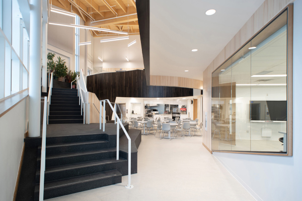 Universittsgebude im Norden Kanadas von Teeple Architects