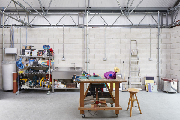 Oberlichter im Dach spenden ein schnes diffuses Licht im Innenraum.