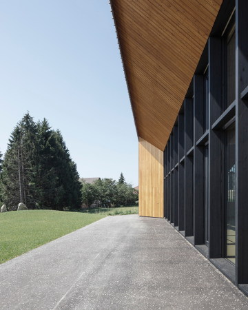 Mehrzweckhalle in Le Vaud von Localarchitecture