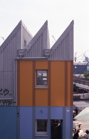 Hamburger Club nach Brand wiederaufgebaut