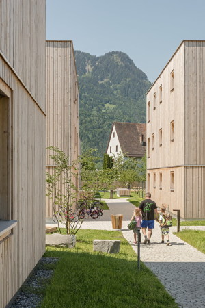 Autos bleiben drauen bzw. in der Tiefgarage.