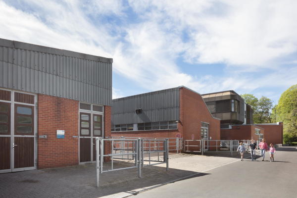 Sanierte Pferdeklinik in Berlin von Huber Staudt Architekten